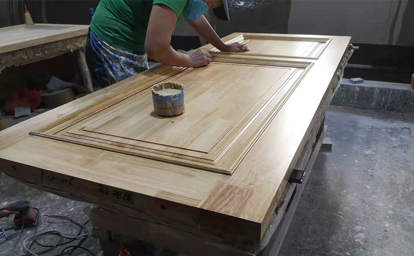 实木门_橡木门生产车间_扣线工艺