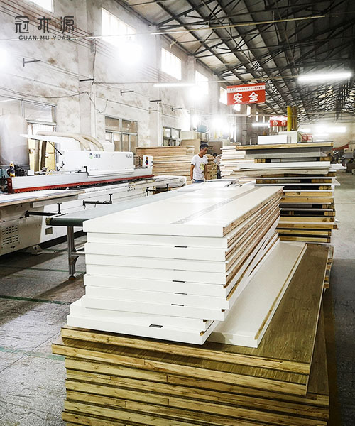 谈球吧体育官网入口厂家 PPH水性漆木门